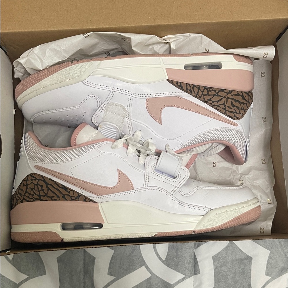 Women's Air Jordan legacy 312 lows White and Pink size 11 women’s
